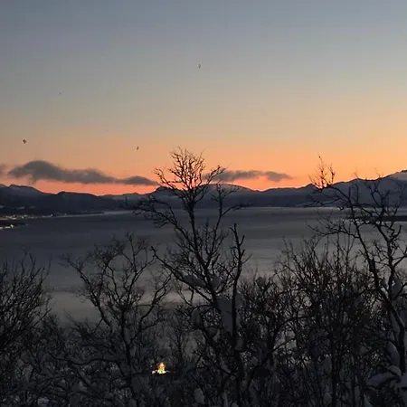 Apartment, 4km Fra Tromsosentrum. Flyplass 1.71km. Apartmán *